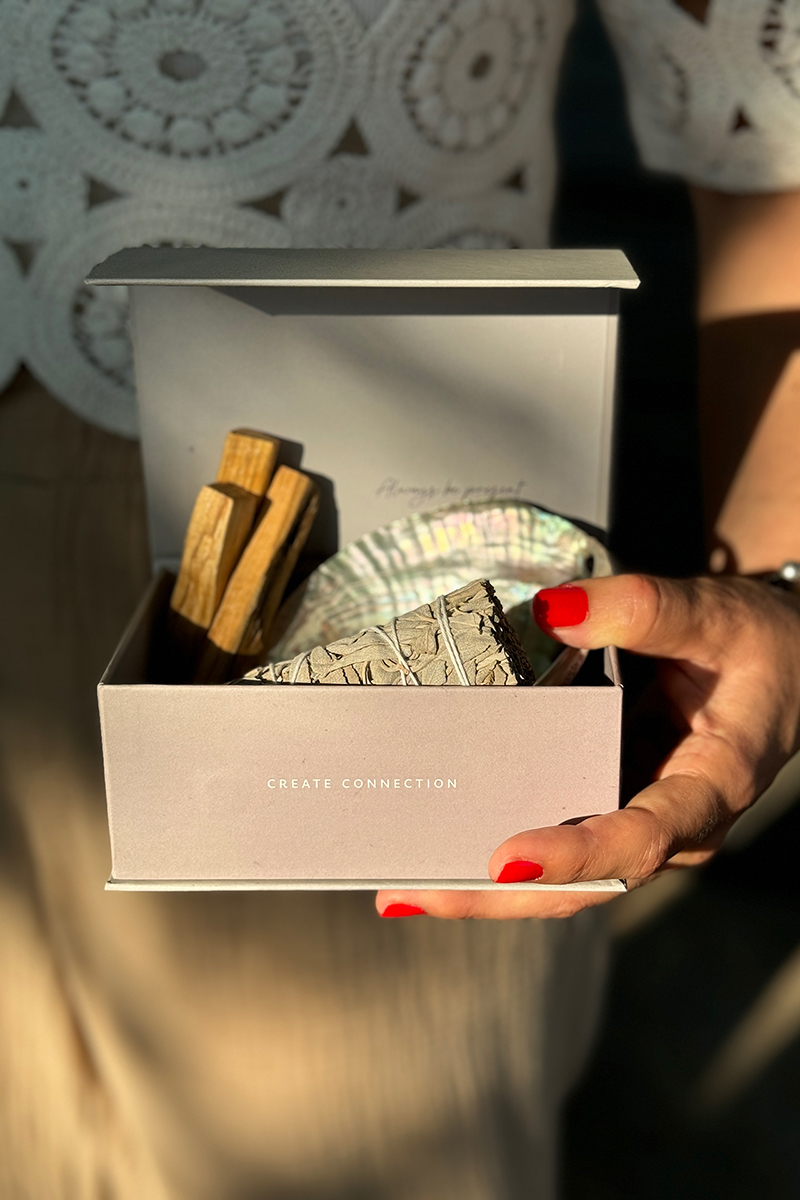 Eine Box mit Ritualobjekten, PAVA FUMA